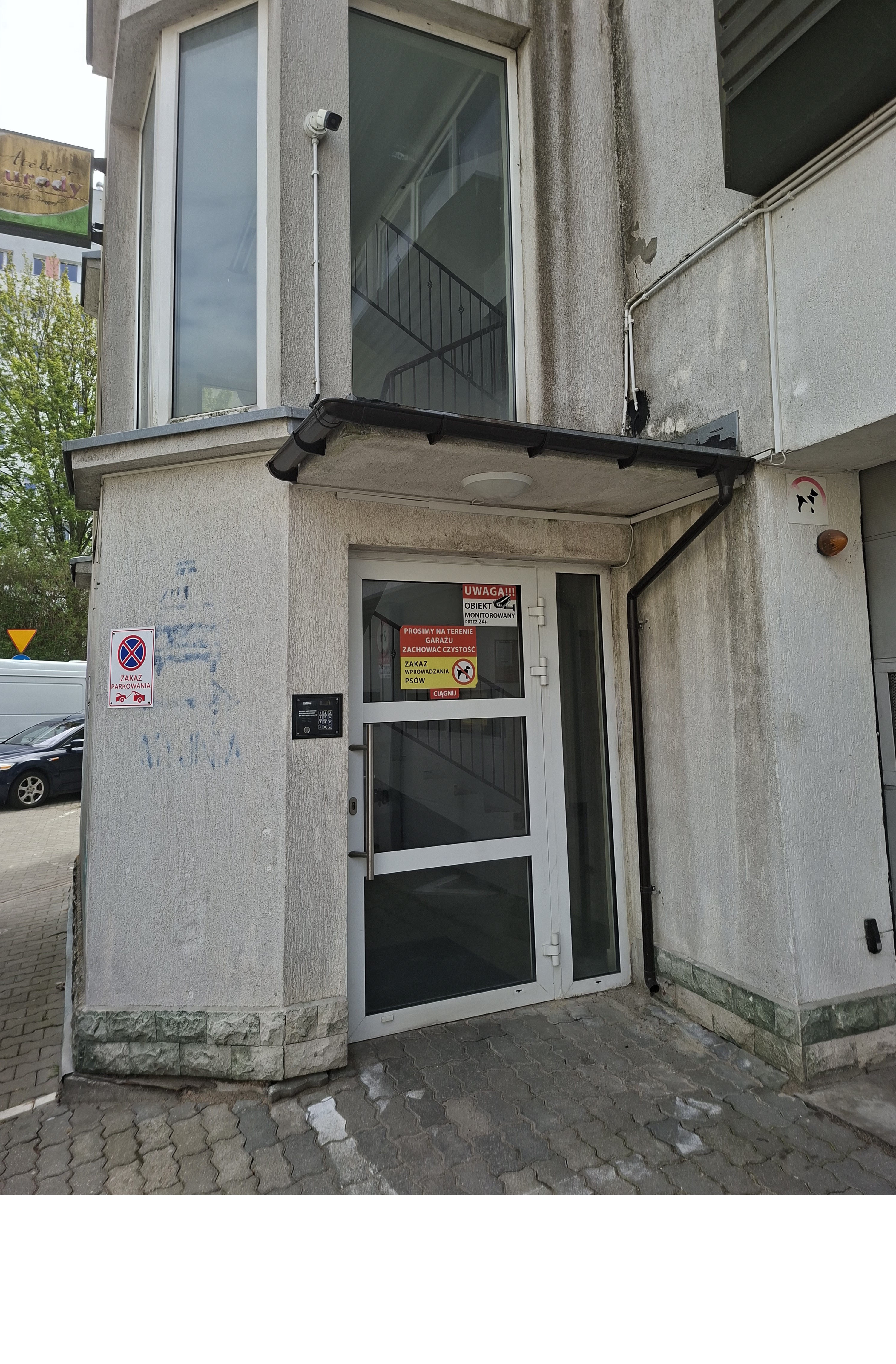 Wejście do parkingu Pasaż Parsęta w Kołobrzegu